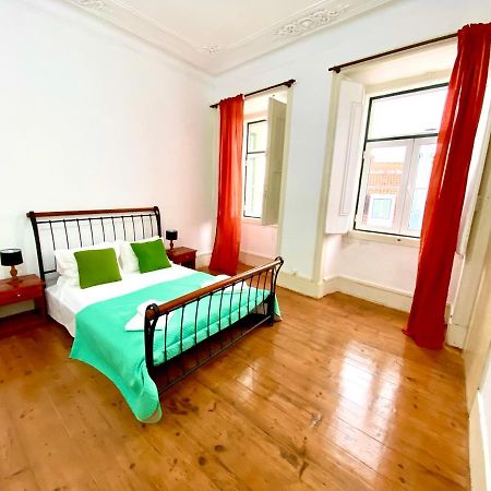 Artdeco Chiado 4 - Large Comfortable Double Room With Shared Bathroom Lisbona Esterno foto