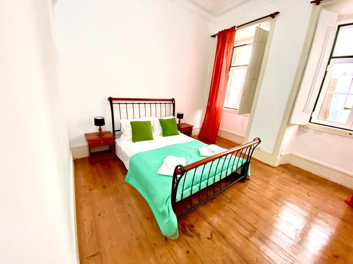Artdeco Chiado 4 - Large Comfortable Double Room With Shared Bathroom Lisbona Esterno foto