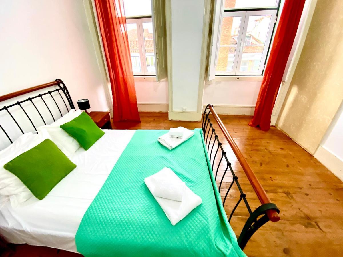 Artdeco Chiado 4 - Large Comfortable Double Room With Shared Bathroom Lisbona Esterno foto