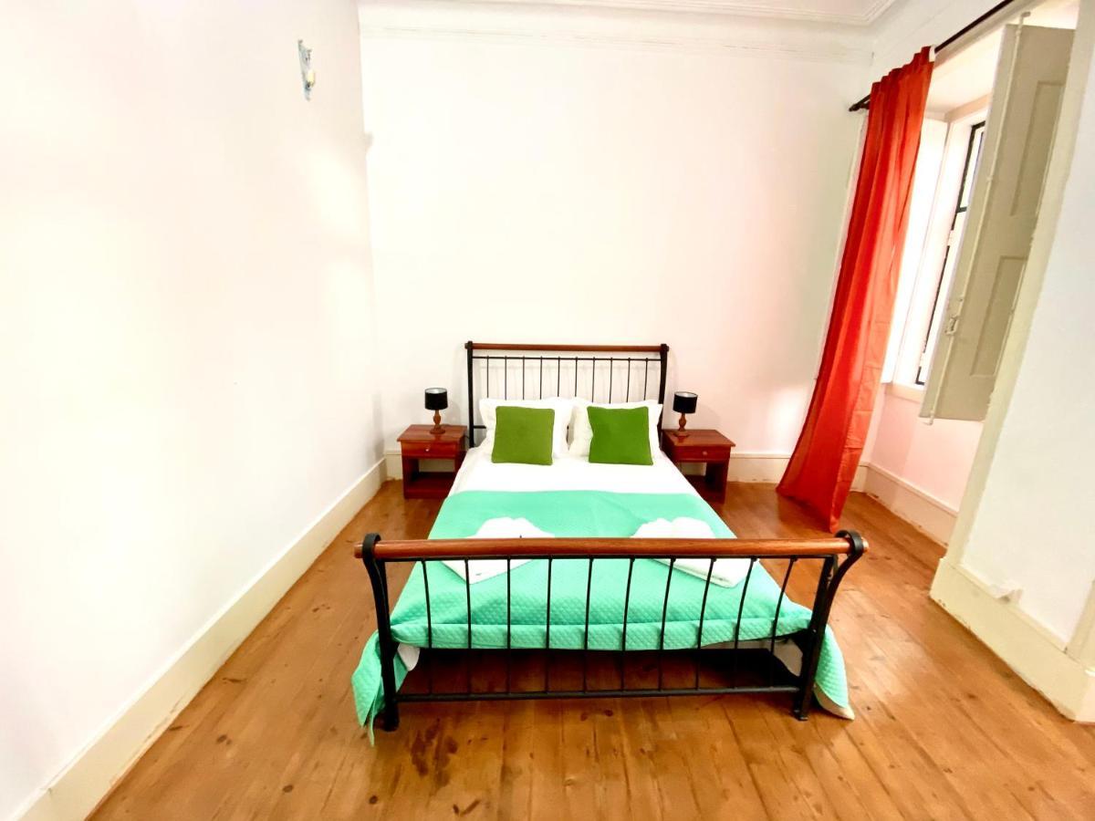 Artdeco Chiado 4 - Large Comfortable Double Room With Shared Bathroom Lisbona Esterno foto