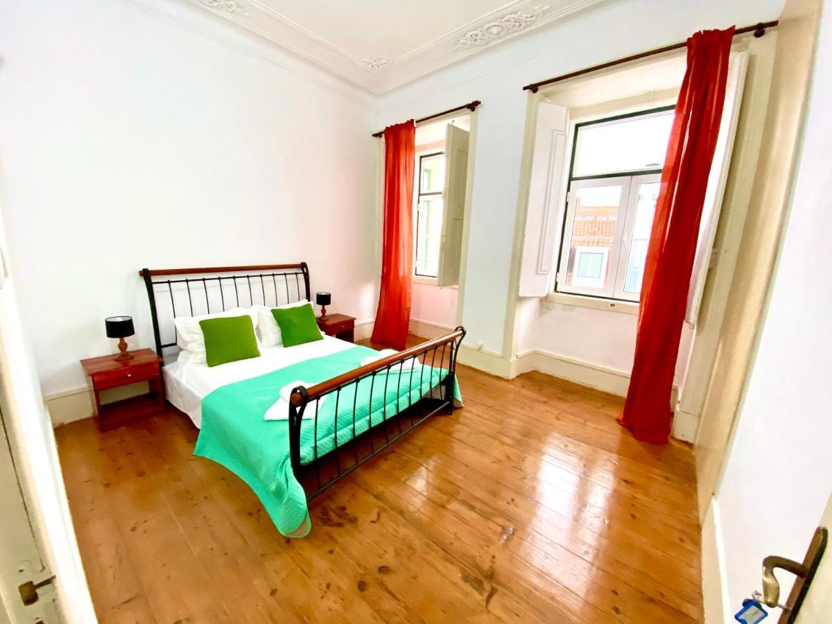 Artdeco Chiado 4 - Large Comfortable Double Room With Shared Bathroom Lisbona Esterno foto