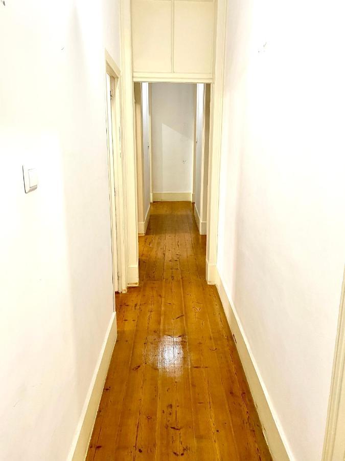 Artdeco Chiado 4 - Large Comfortable Double Room With Shared Bathroom Lisbona Esterno foto